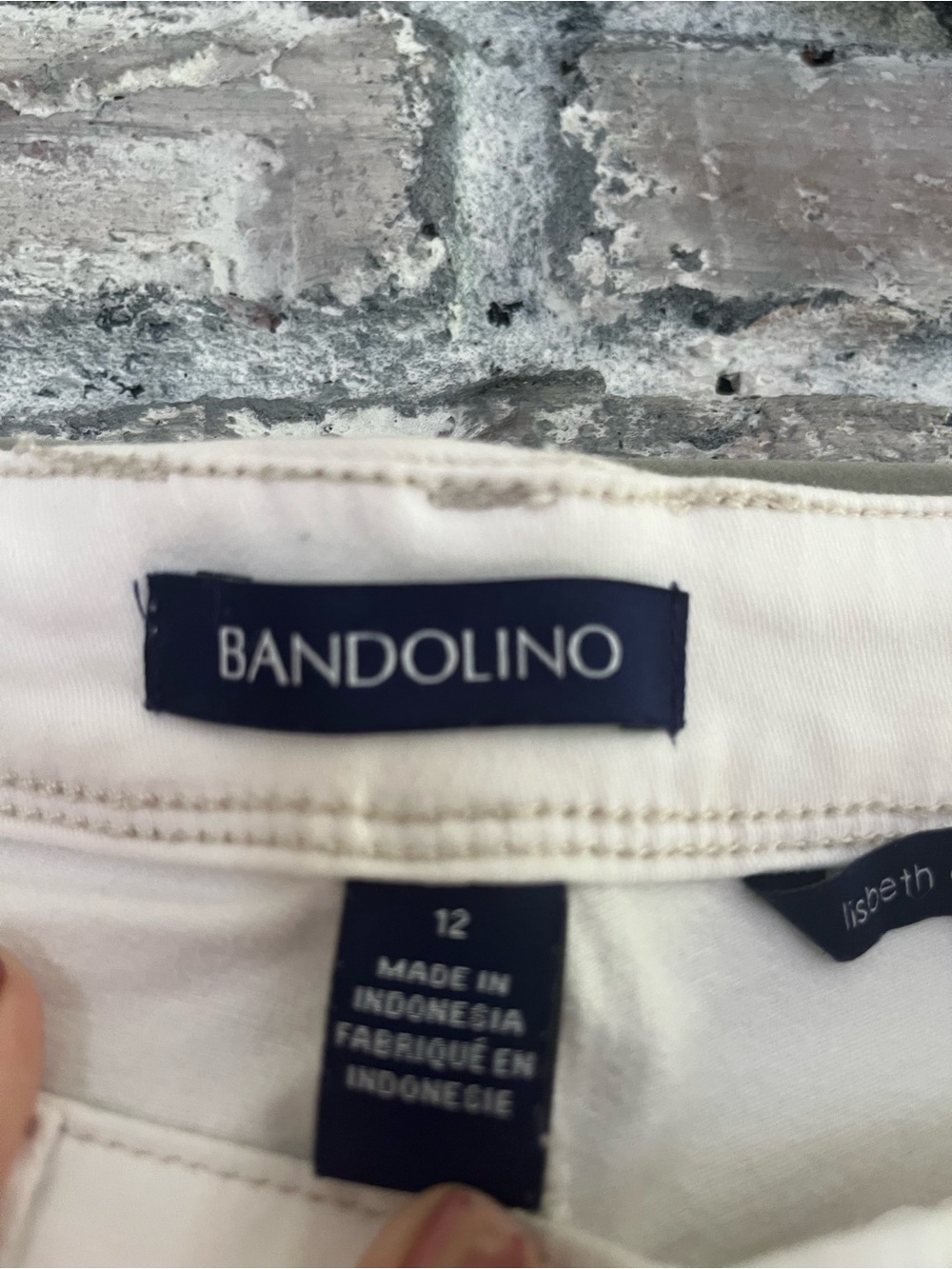 Bandolino Lisbeth Curvy Crop Floral Embroidery White Jeans in excellent like new - Picture 4 of 12